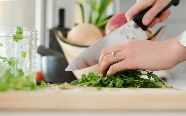 Routine beauté bio minimaliste : 5 produits qui suffisent vraiment